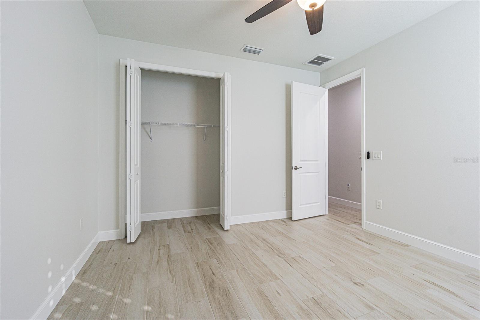 Image 23 of 42 For 12508 Glenna Avenue