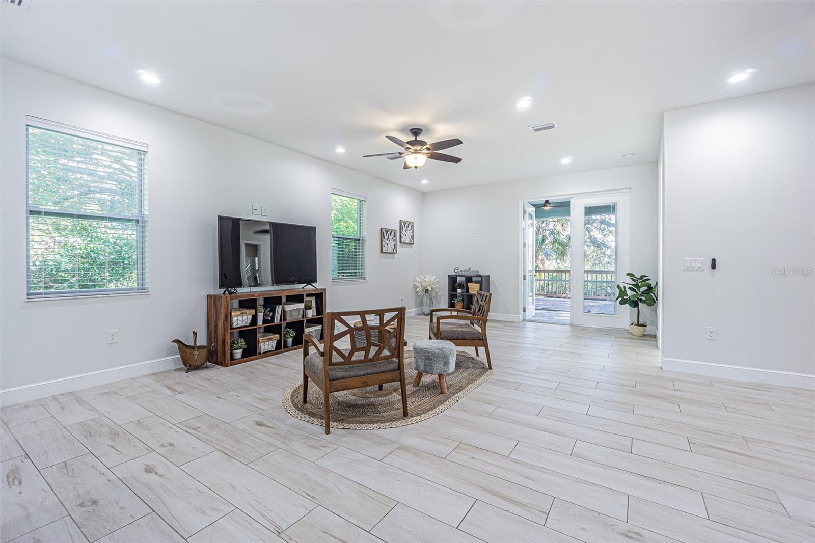 Image 26 of 42 For 12508 Glenna Avenue