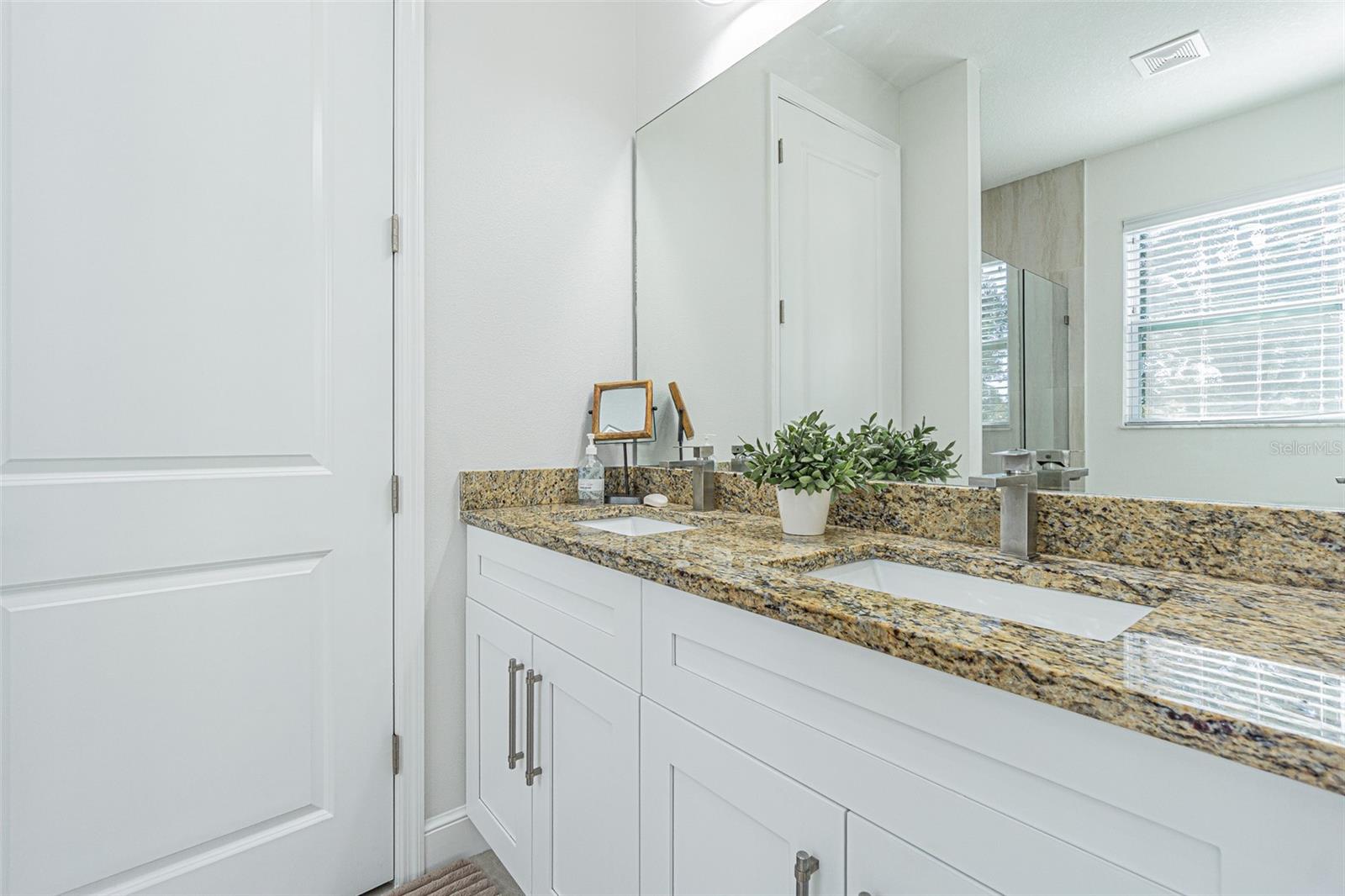 Image 32 of 42 For 12508 Glenna Avenue