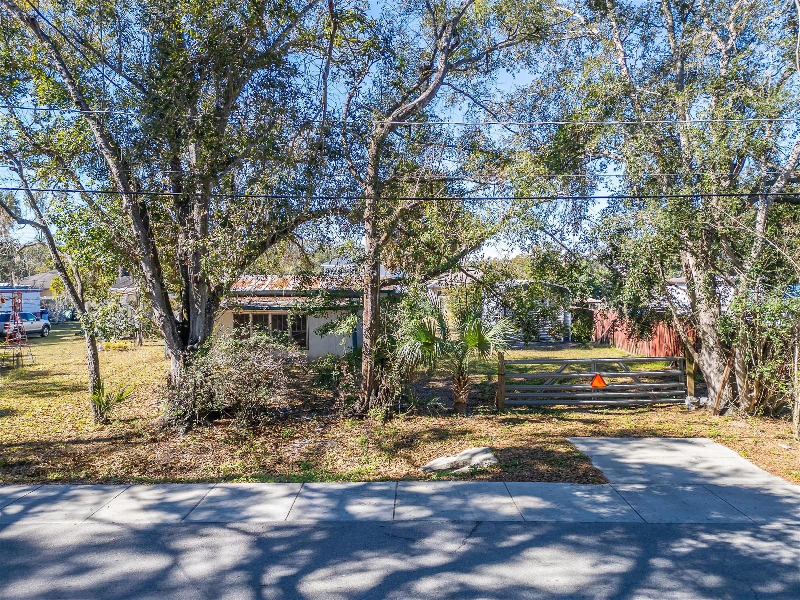 Image 3 of 13 For 10419 Alafia Street