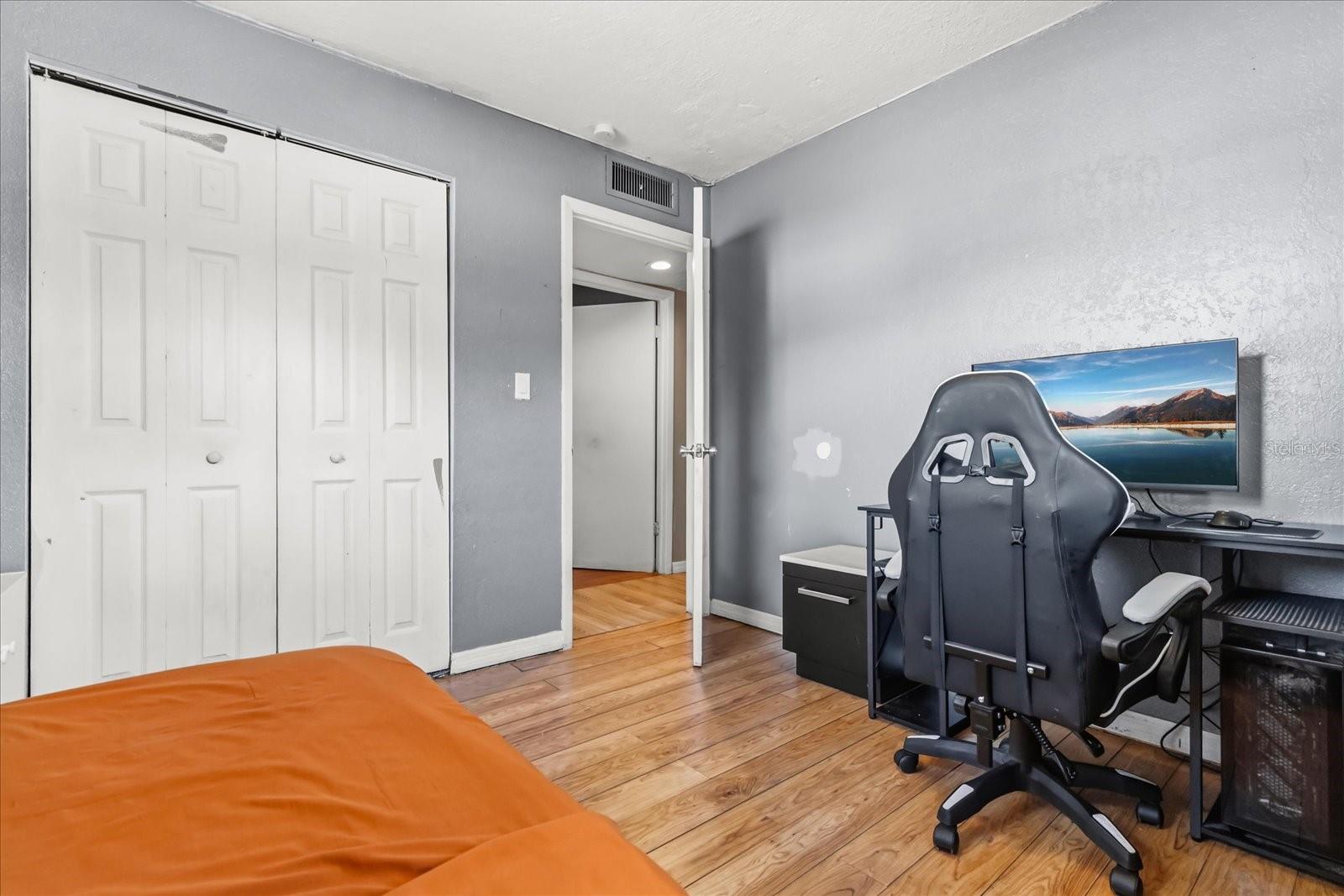 Image 18 of 24 For 39560 Meadowood Loop