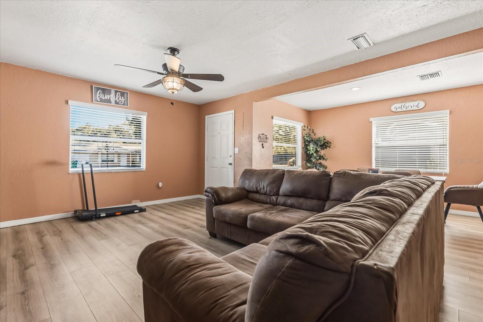 Image 3 of 24 For 39560 Meadowood Loop