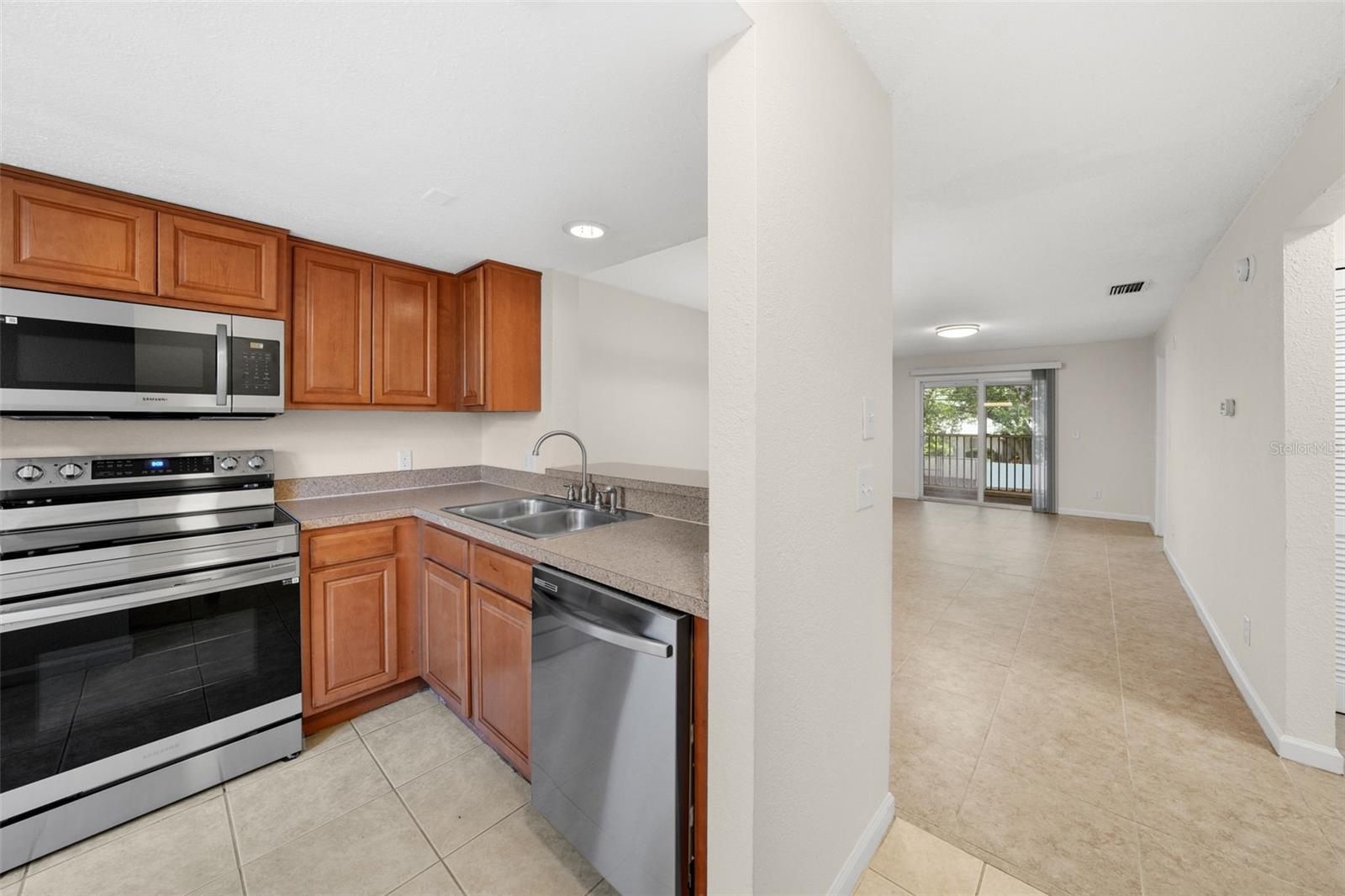 Image 5 of 31 For 3880 34th Avenue S 203