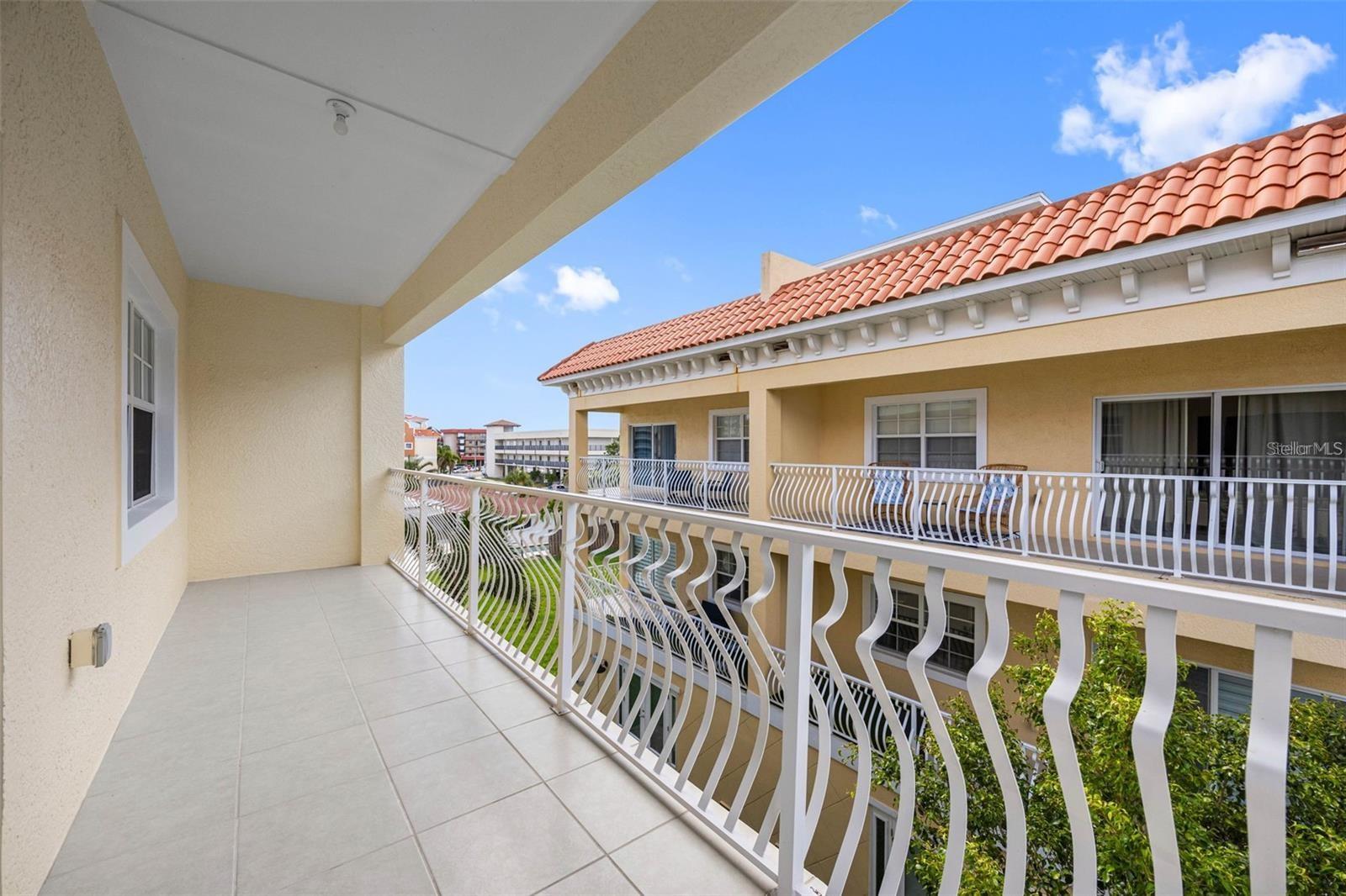 Image 22 of 51 For 146 175th Terrace Drive E