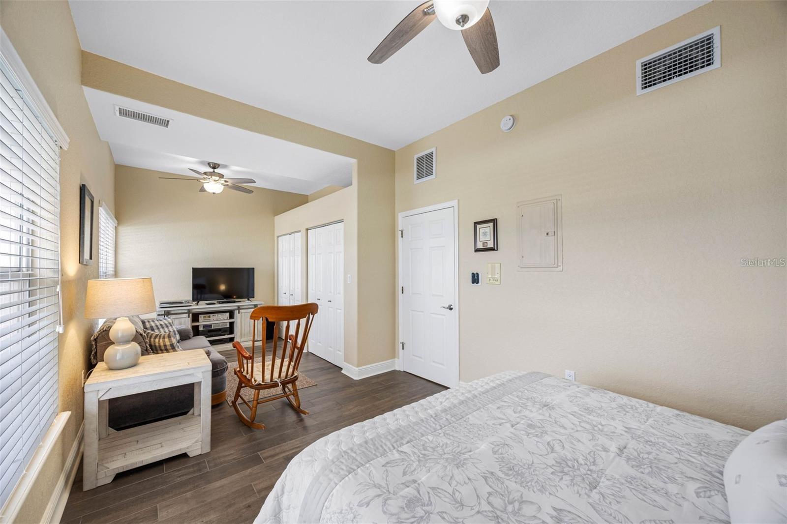 Image 32 of 51 For 146 175th Terrace Drive E