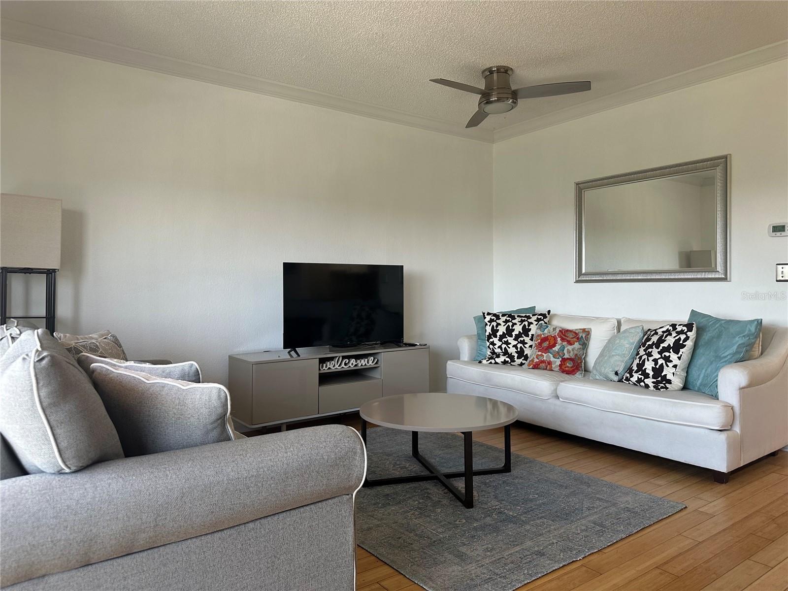 Image 10 of 14 For 880 Mandalay Avenue S606