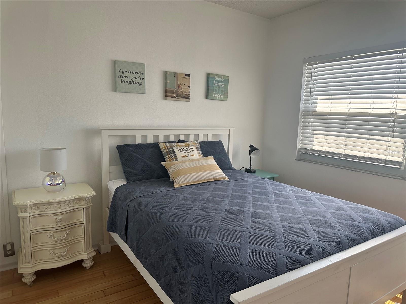 Image 11 of 14 For 880 Mandalay Avenue S606