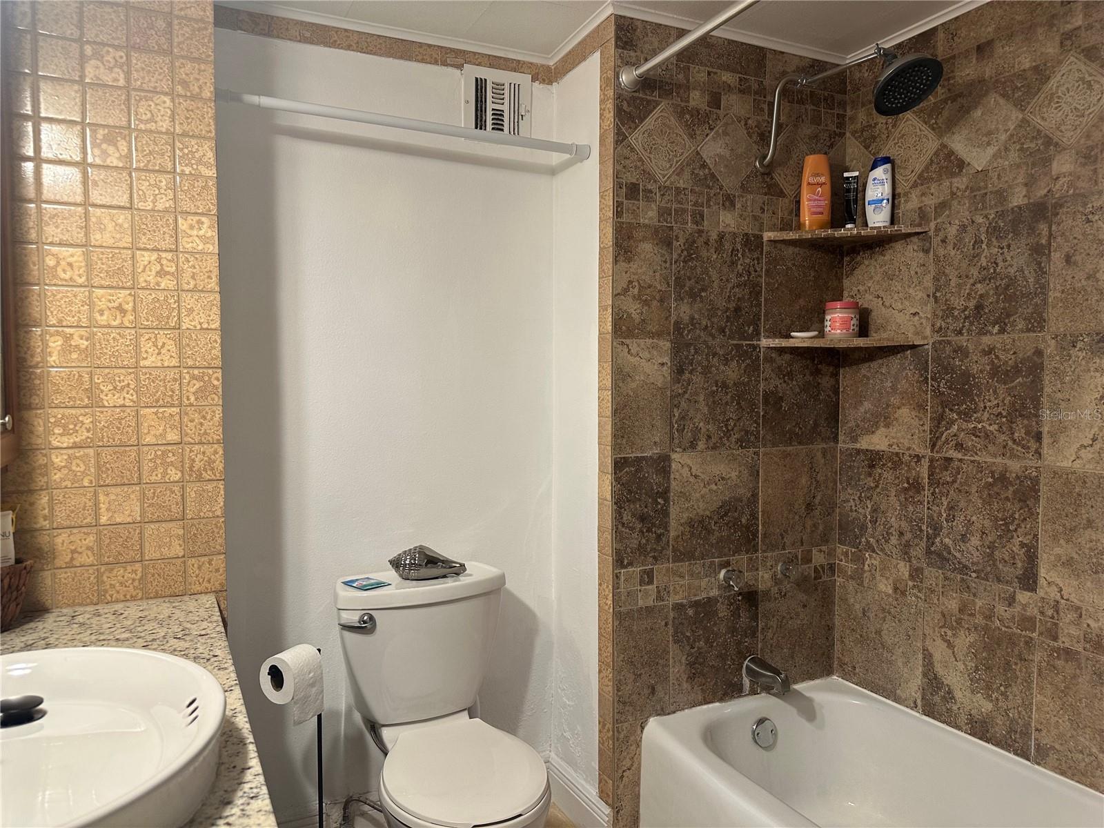 Image 14 of 14 For 880 Mandalay Avenue S606