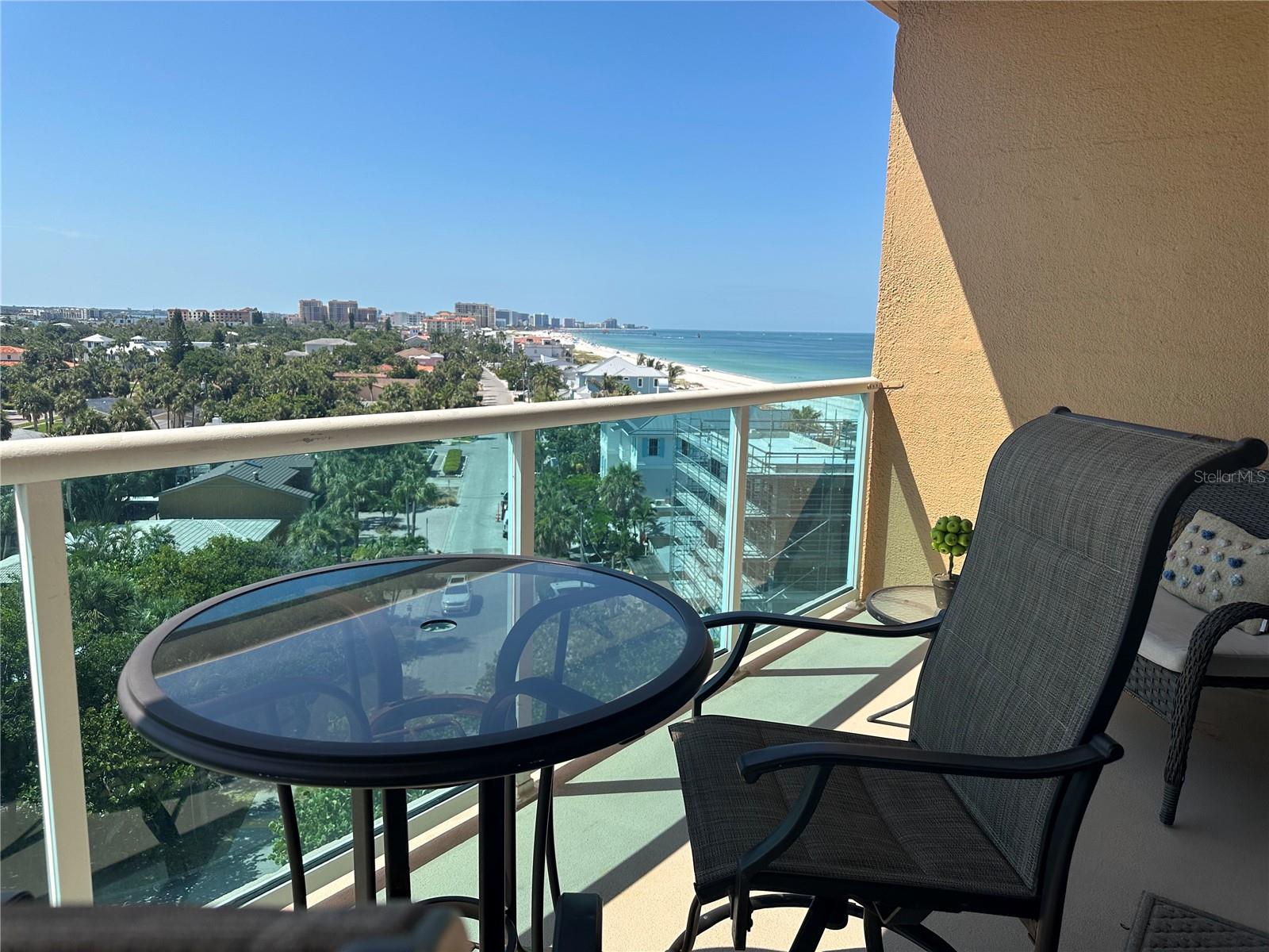 Image 3 of 14 For 880 Mandalay Avenue S606