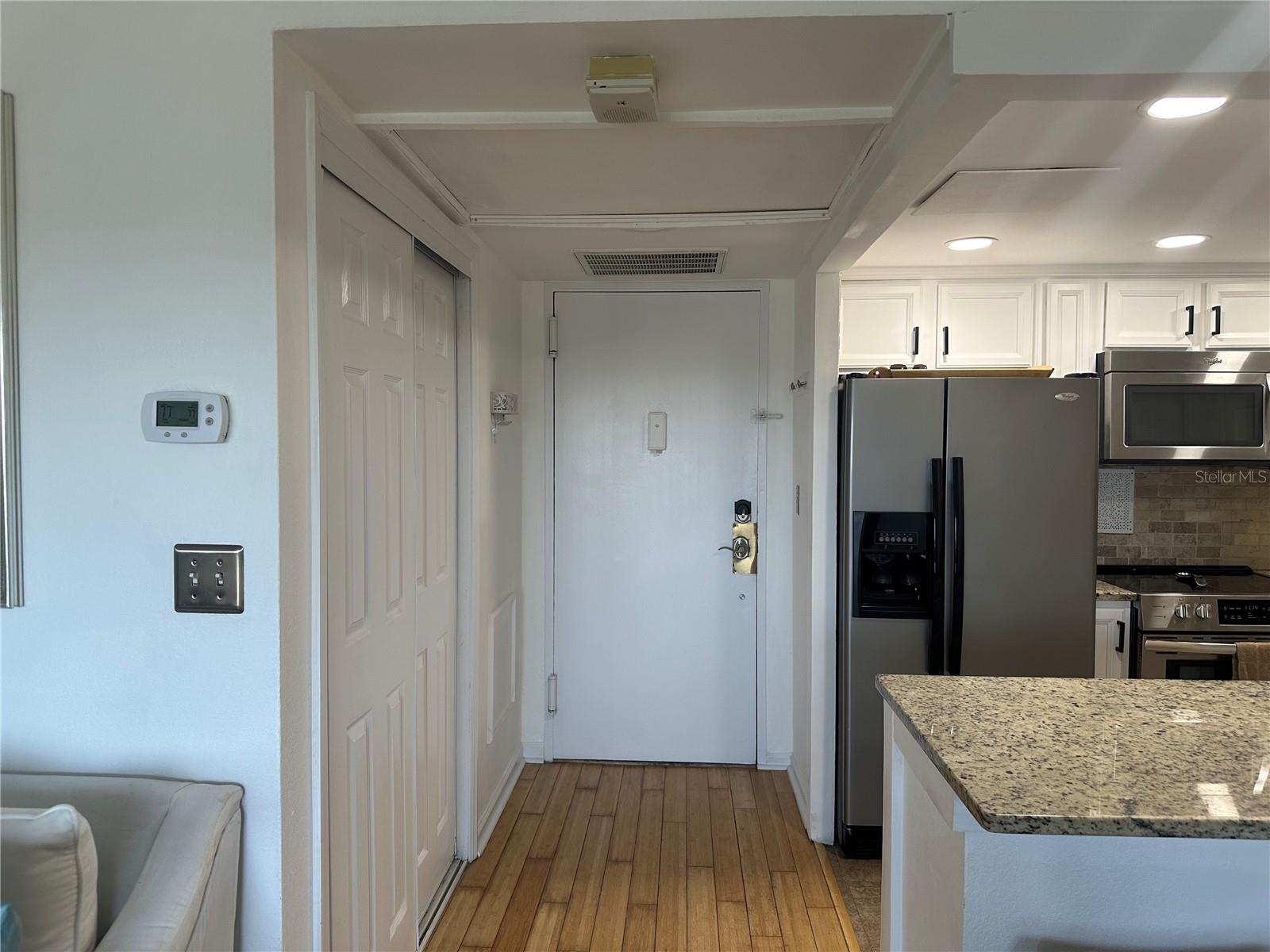 Image 4 of 14 For 880 Mandalay Avenue S606