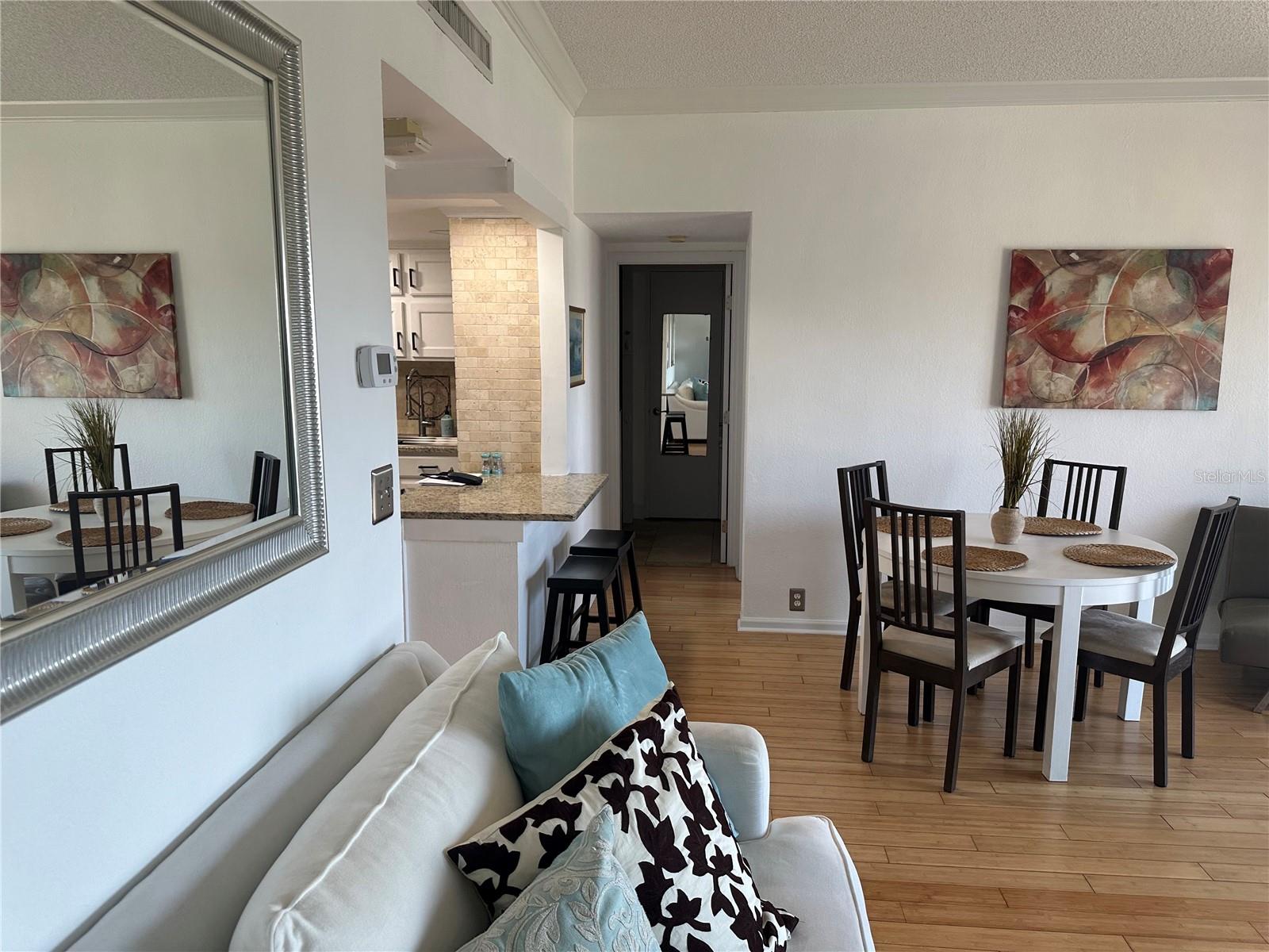 Image 9 of 14 For 880 Mandalay Avenue S606