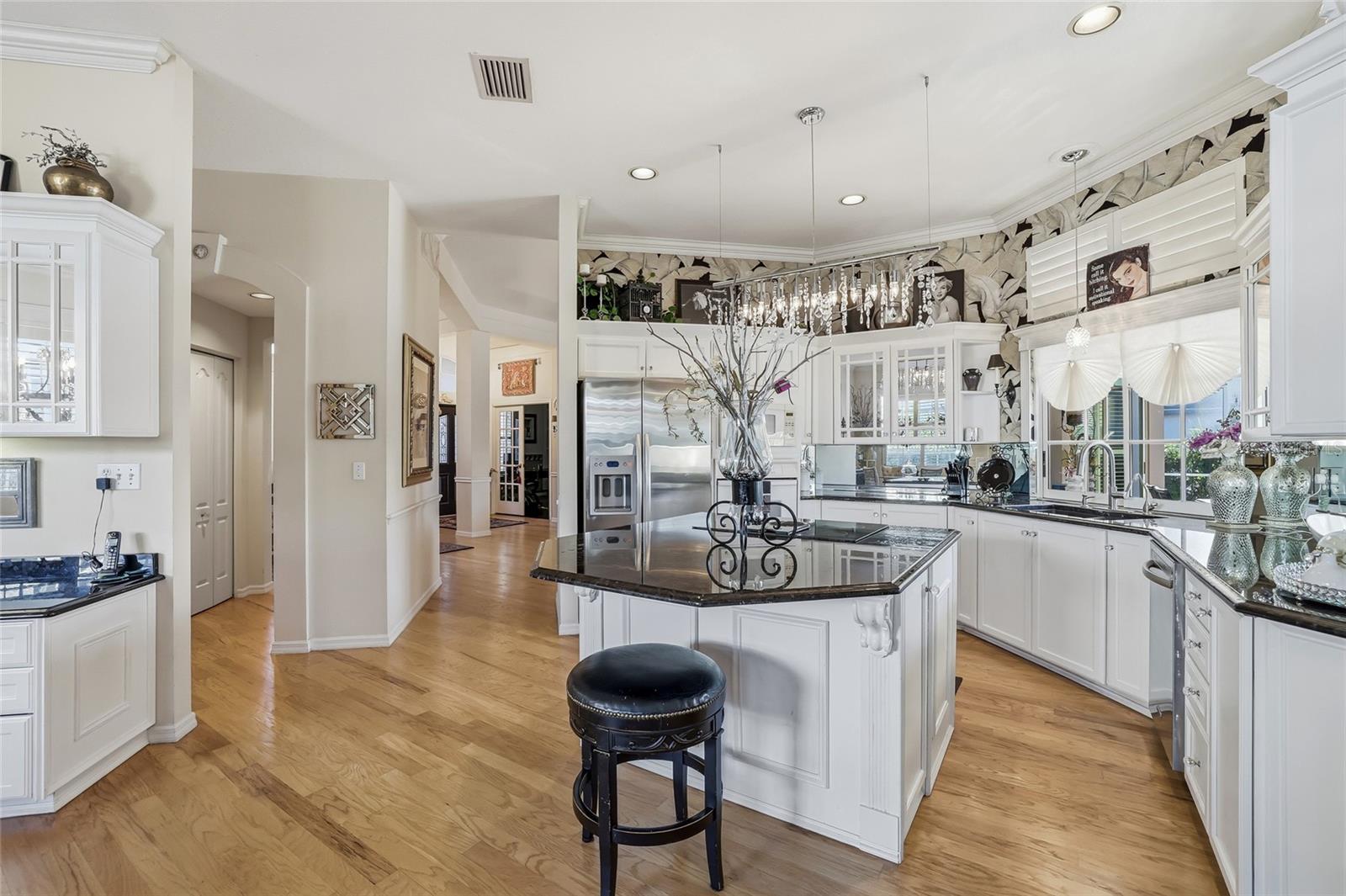 Listing photo id 15 for 4092 Carlyle Lakes Boulevard