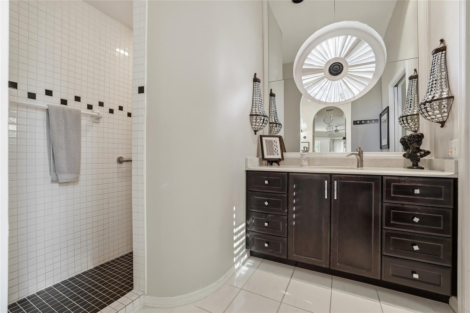 Listing photo id 33 for 4092 Carlyle Lakes Boulevard