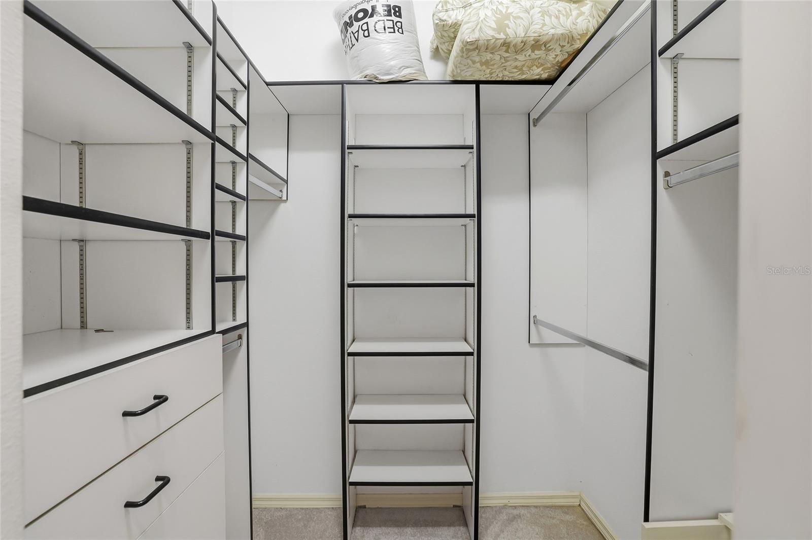 Listing photo id 35 for 4092 Carlyle Lakes Boulevard