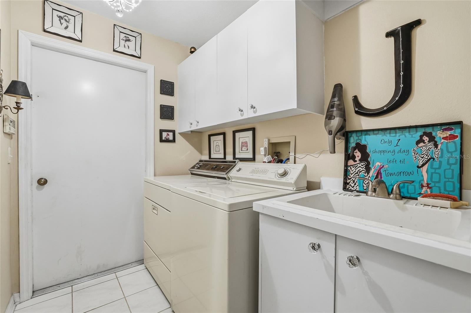 Listing photo id 45 for 4092 Carlyle Lakes Boulevard