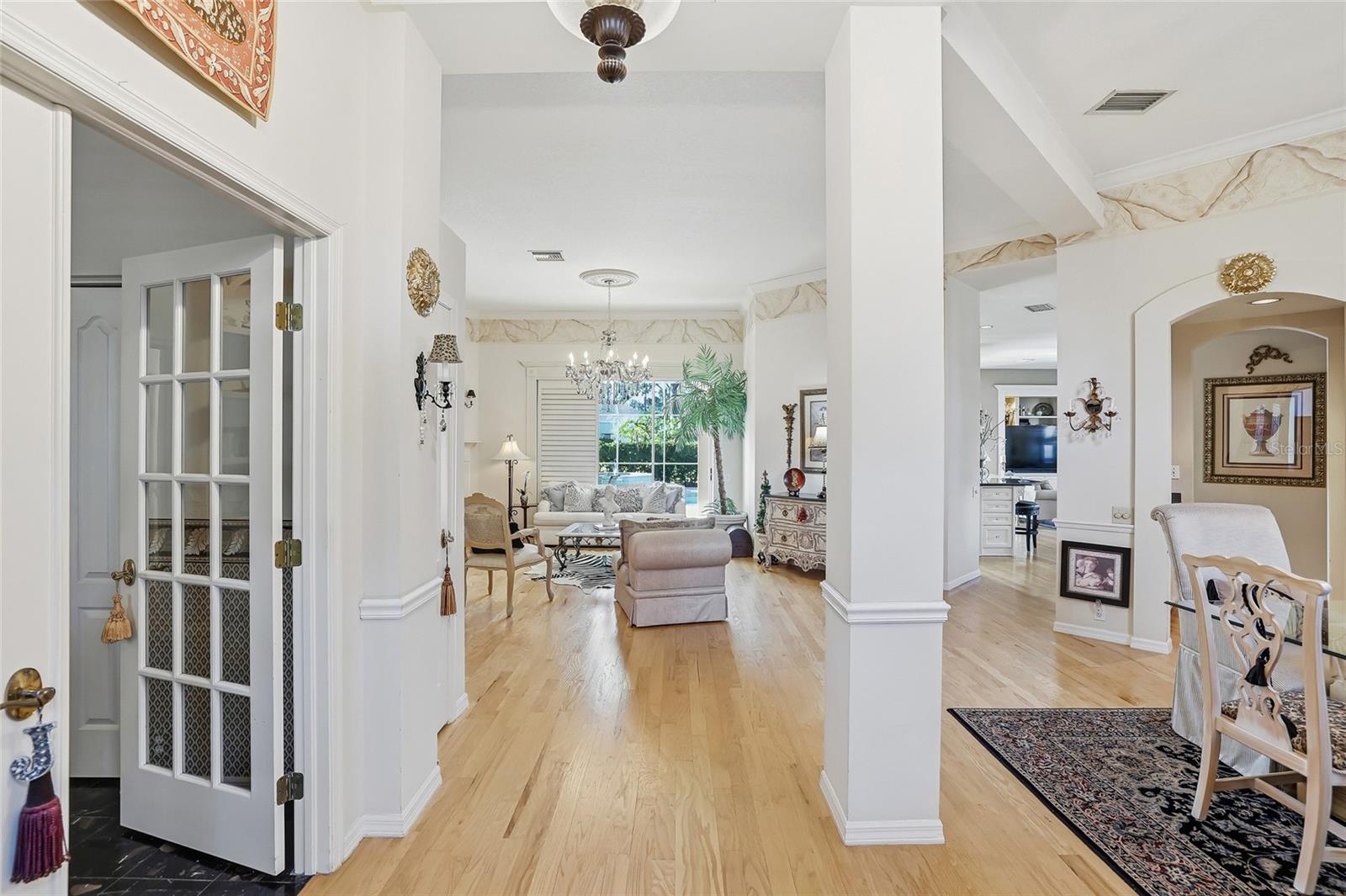 Listing photo id 5 for 4092 Carlyle Lakes Boulevard