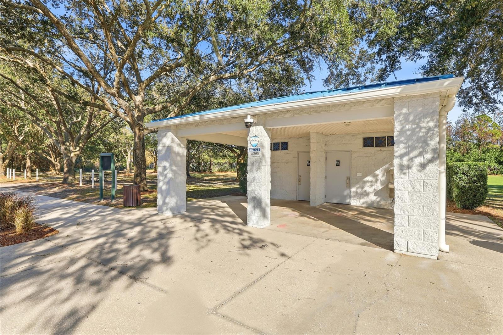 Listing photo id 73 for 4092 Carlyle Lakes Boulevard