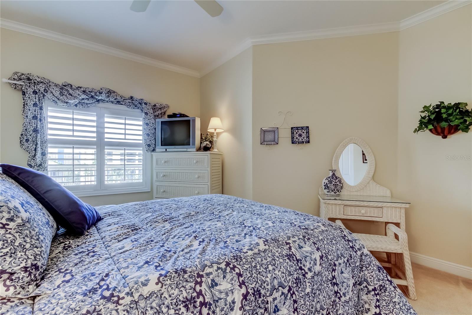 Image 24 of 41 For 425 150th Avenue 2504