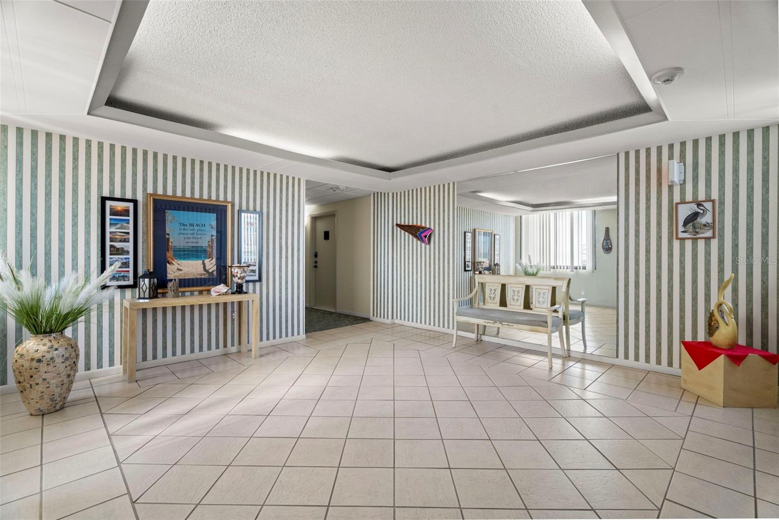 Image 10 of 44 For 660 Island Way 902