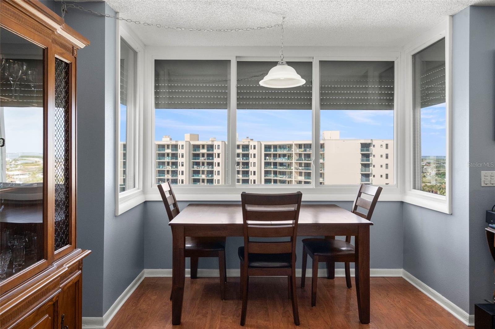 Image 15 of 44 For 660 Island Way 902