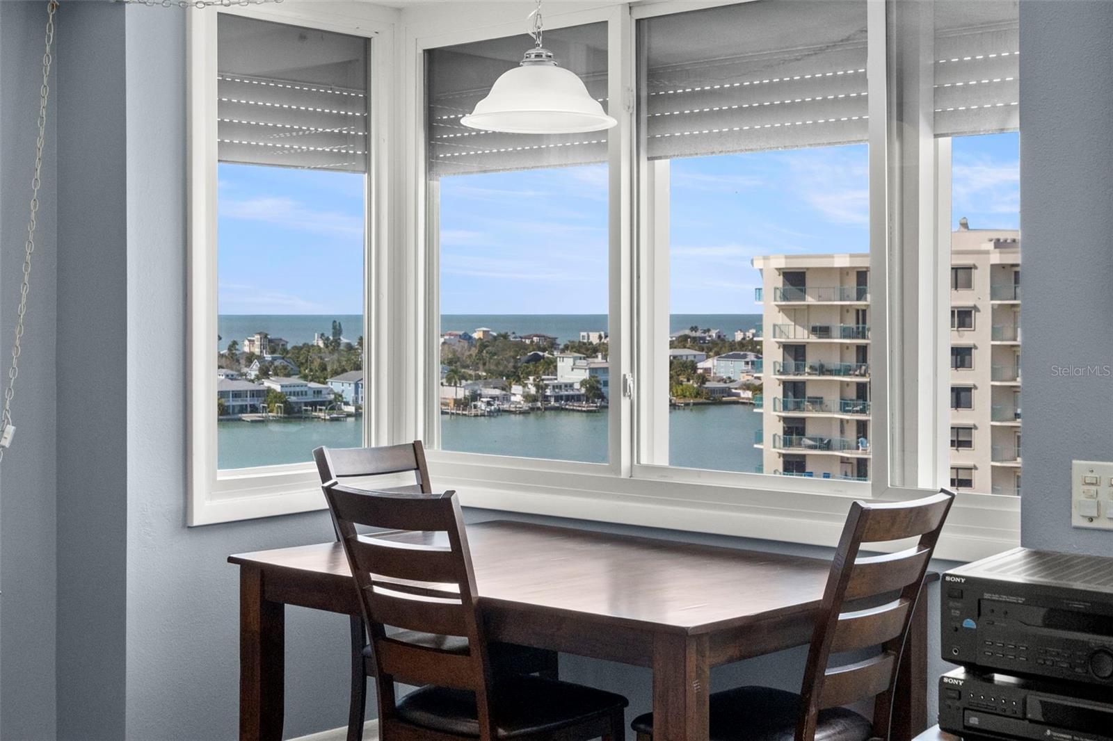 Image 20 of 44 For 660 Island Way 902