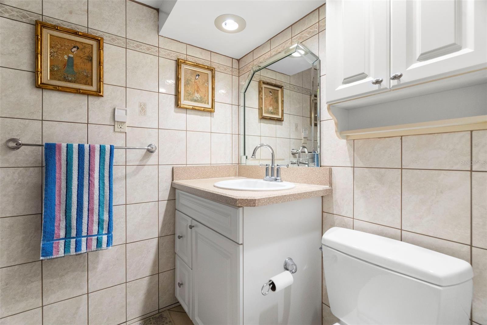 Image 25 of 44 For 660 Island Way 902