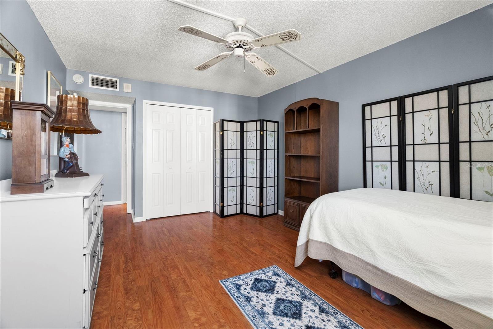 Image 27 of 44 For 660 Island Way 902