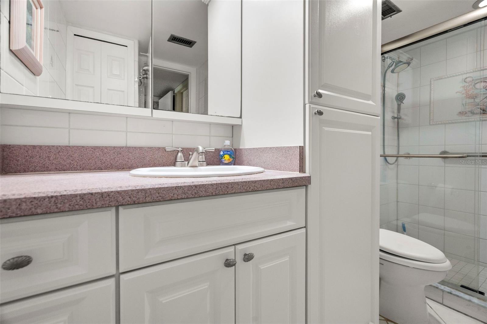 Image 28 of 44 For 660 Island Way 902