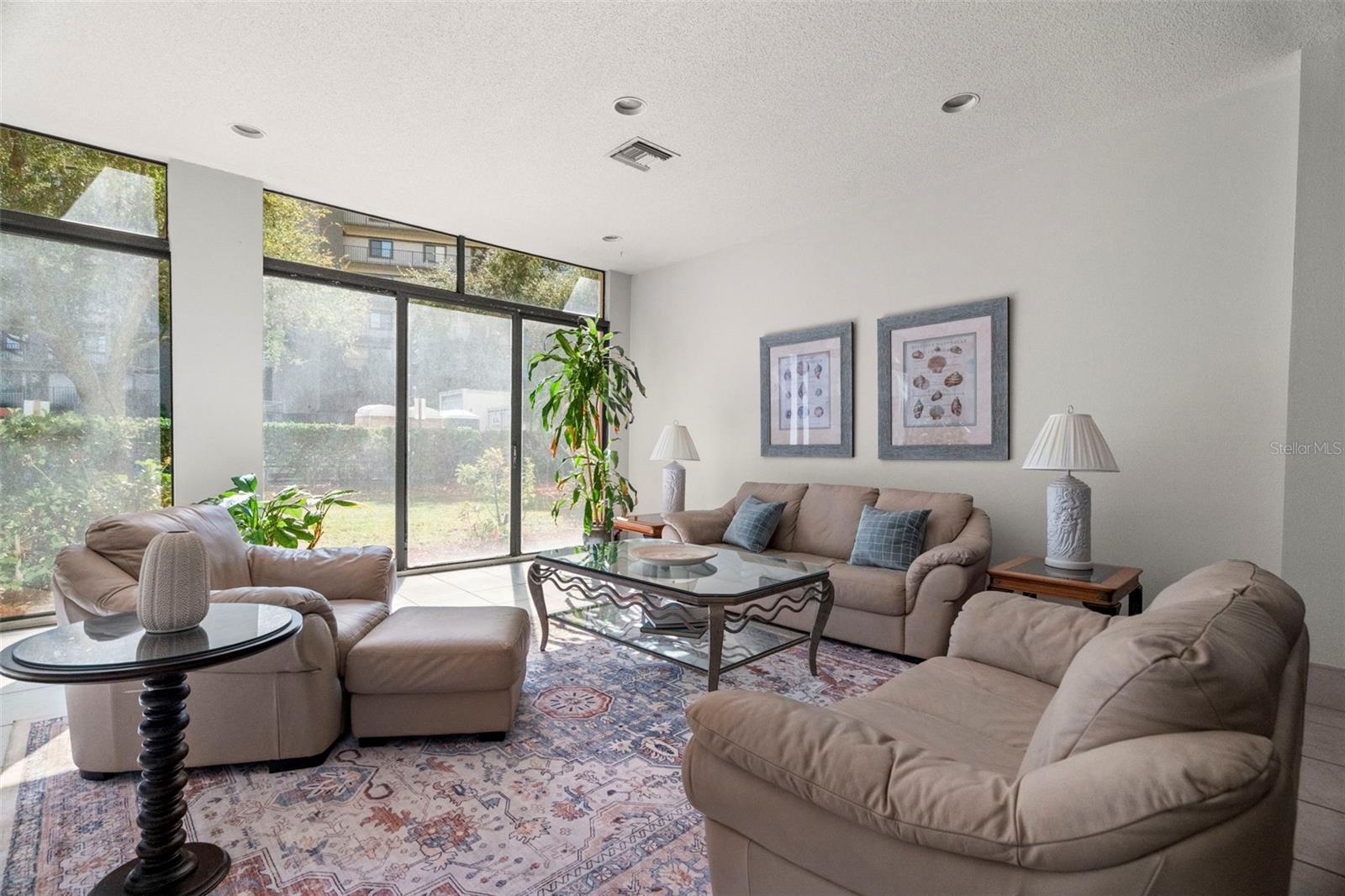 Image 33 of 44 For 660 Island Way 902