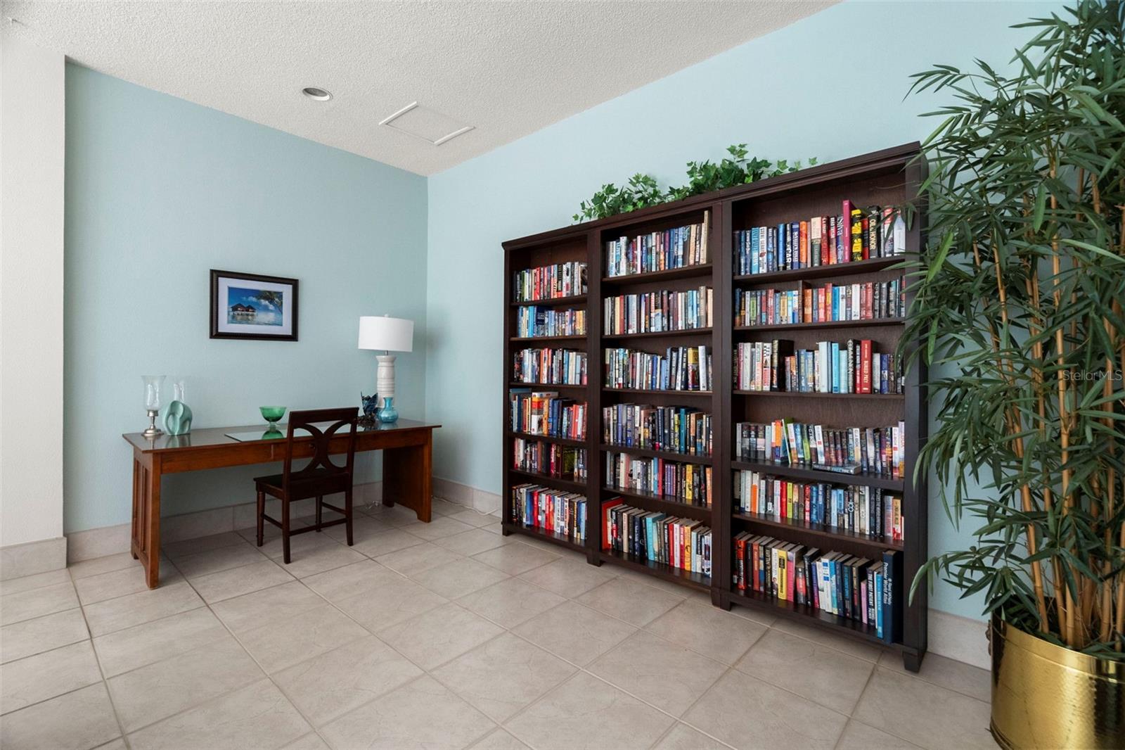 Image 34 of 44 For 660 Island Way 902