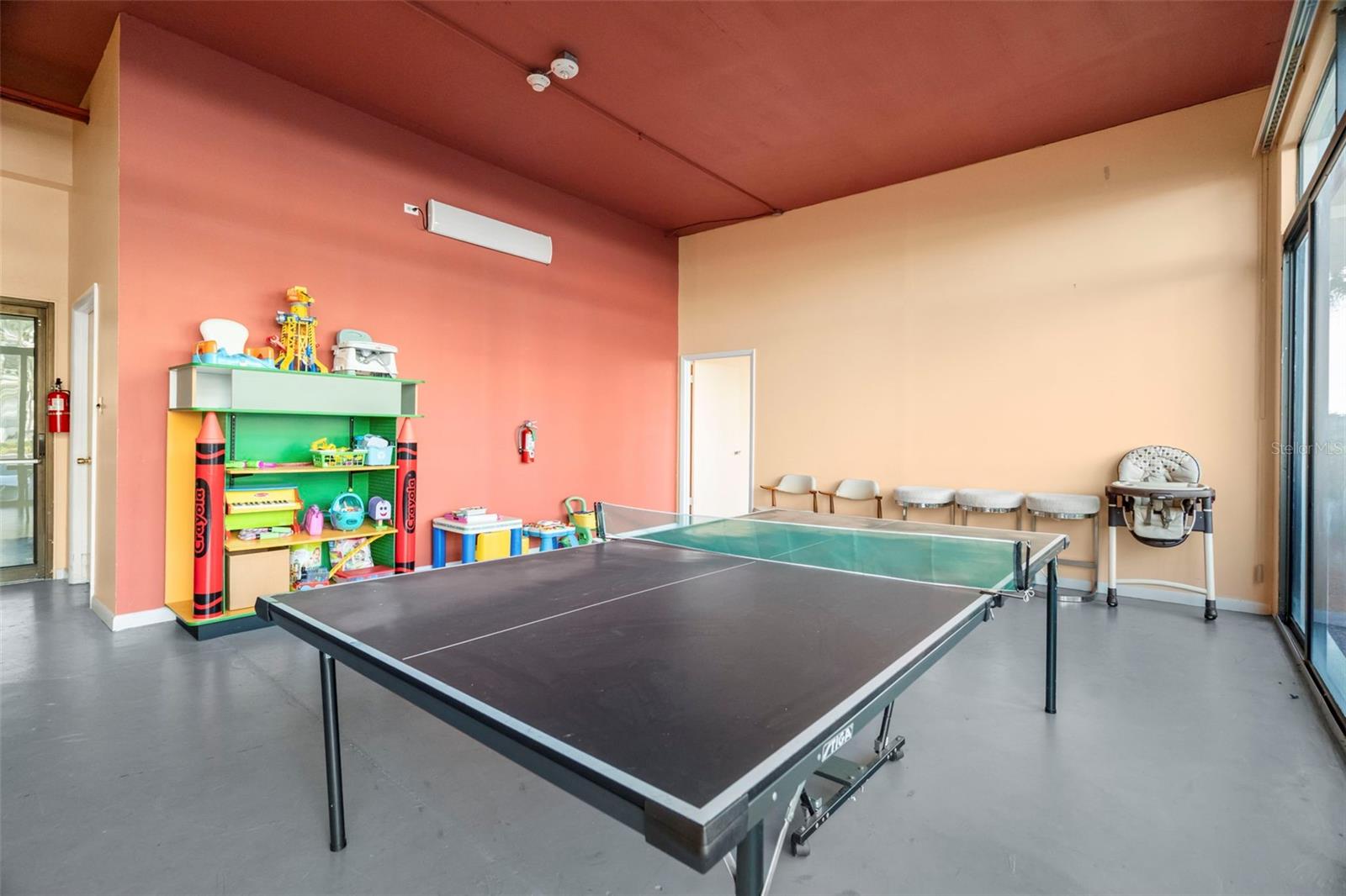 Image 37 of 44 For 660 Island Way 902