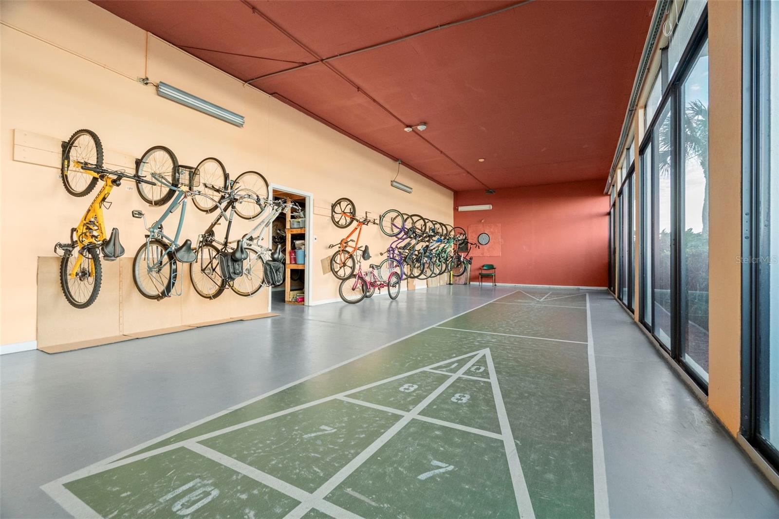 Image 38 of 44 For 660 Island Way 902