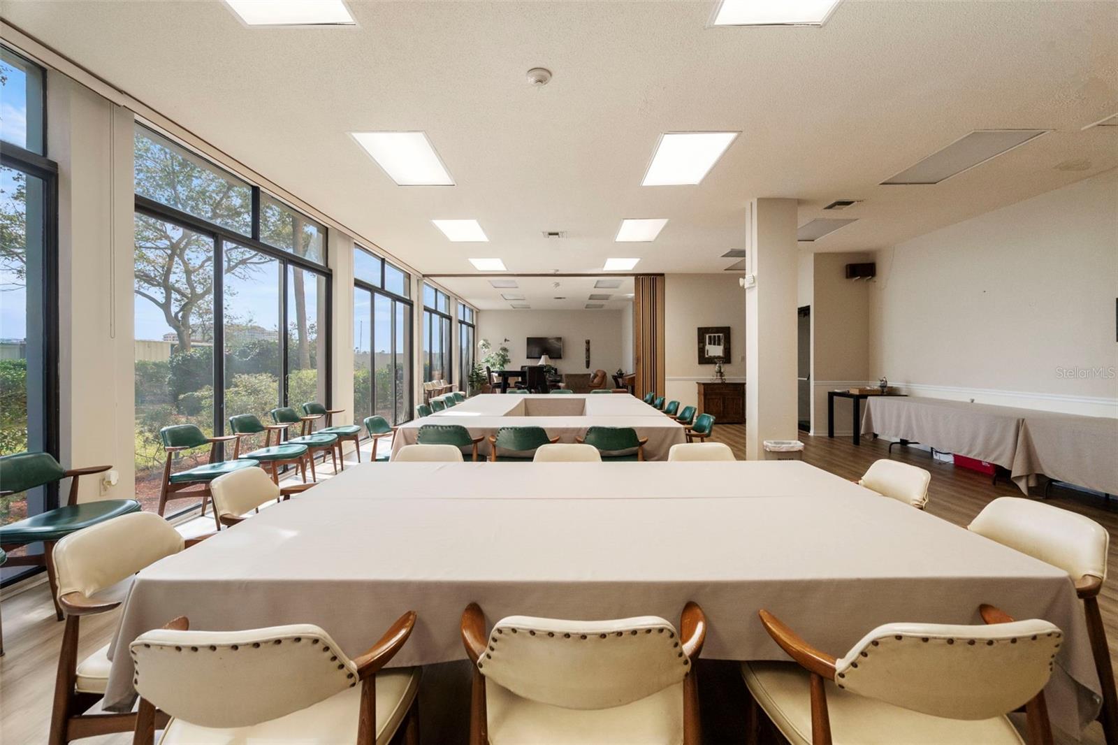 Image 40 of 44 For 660 Island Way 902