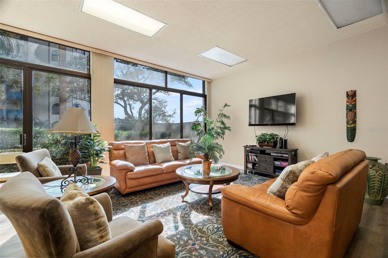 Image 41 of 44 For 660 Island Way 902