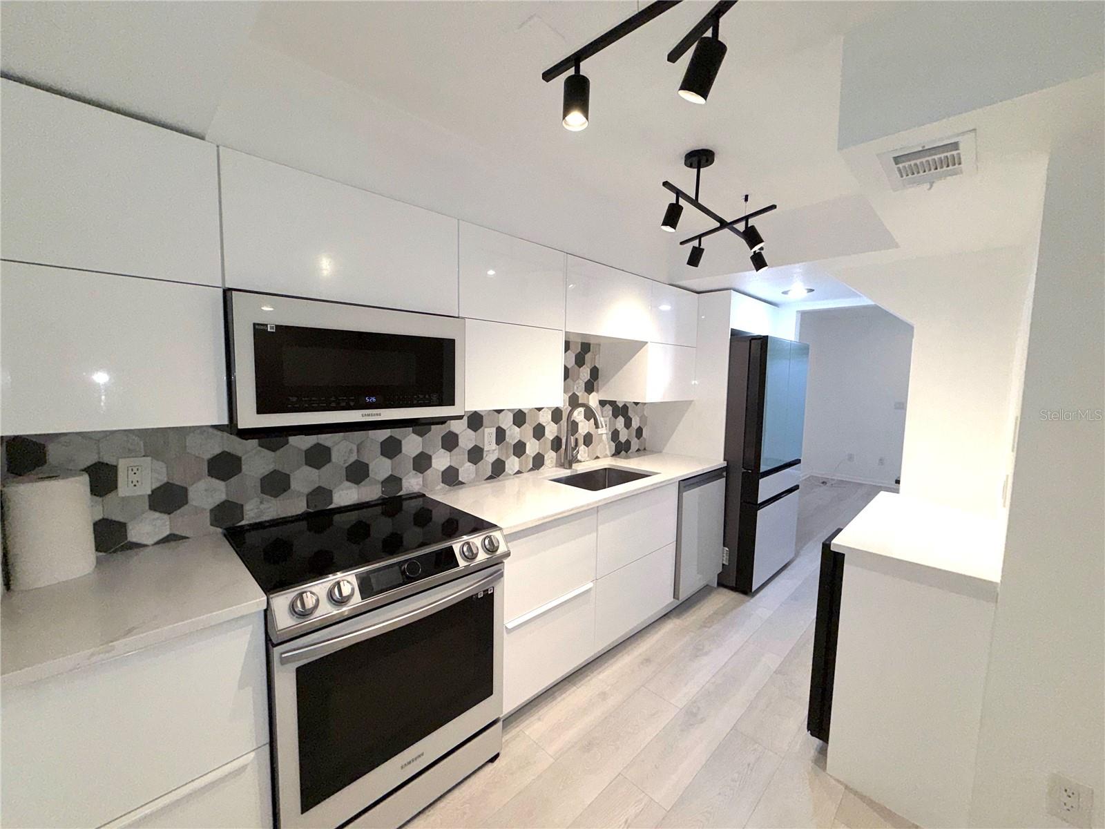 Image 6 of 30 For 3707 Pine Cone Circle