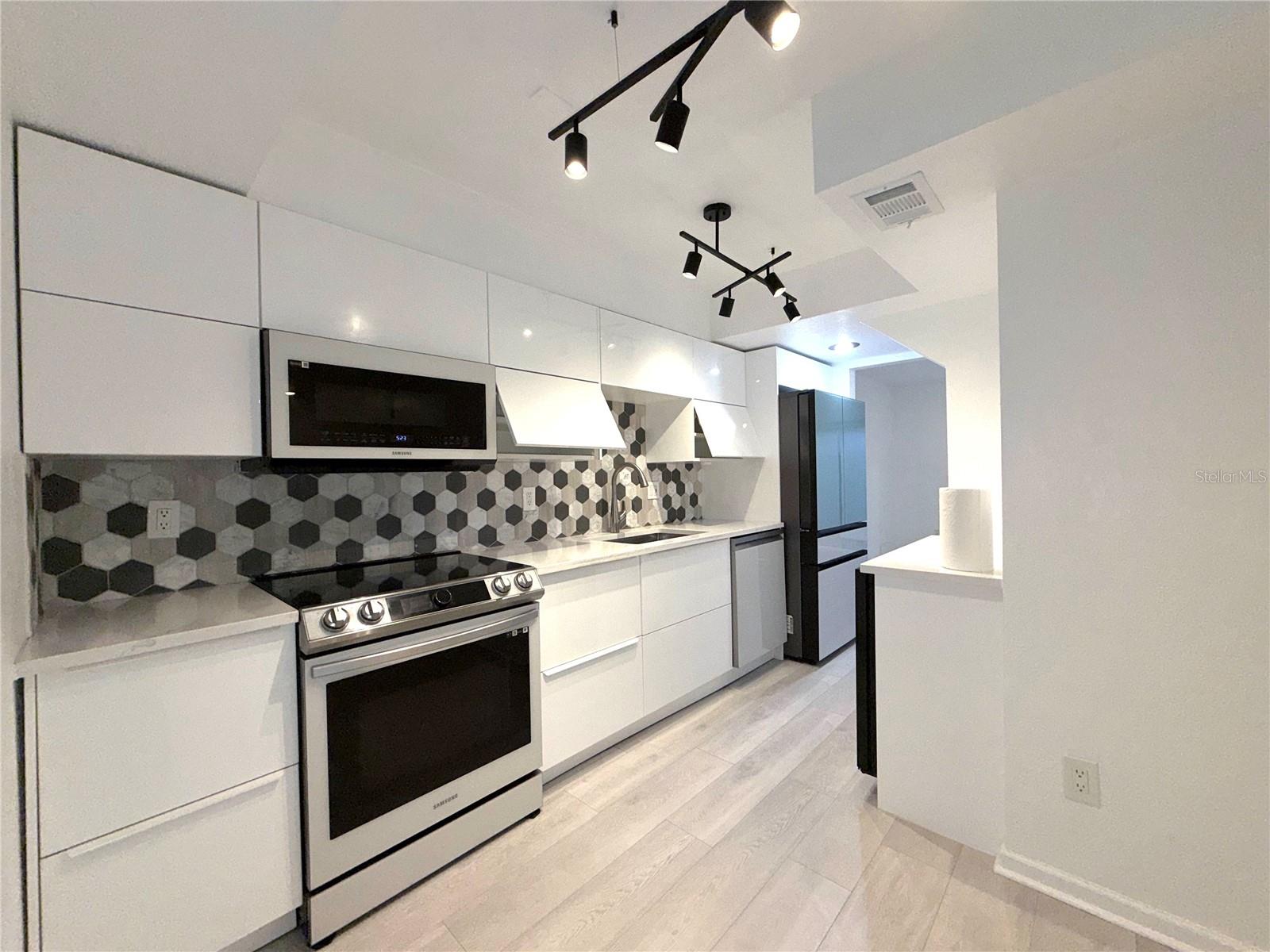 Image 9 of 30 For 3707 Pine Cone Circle