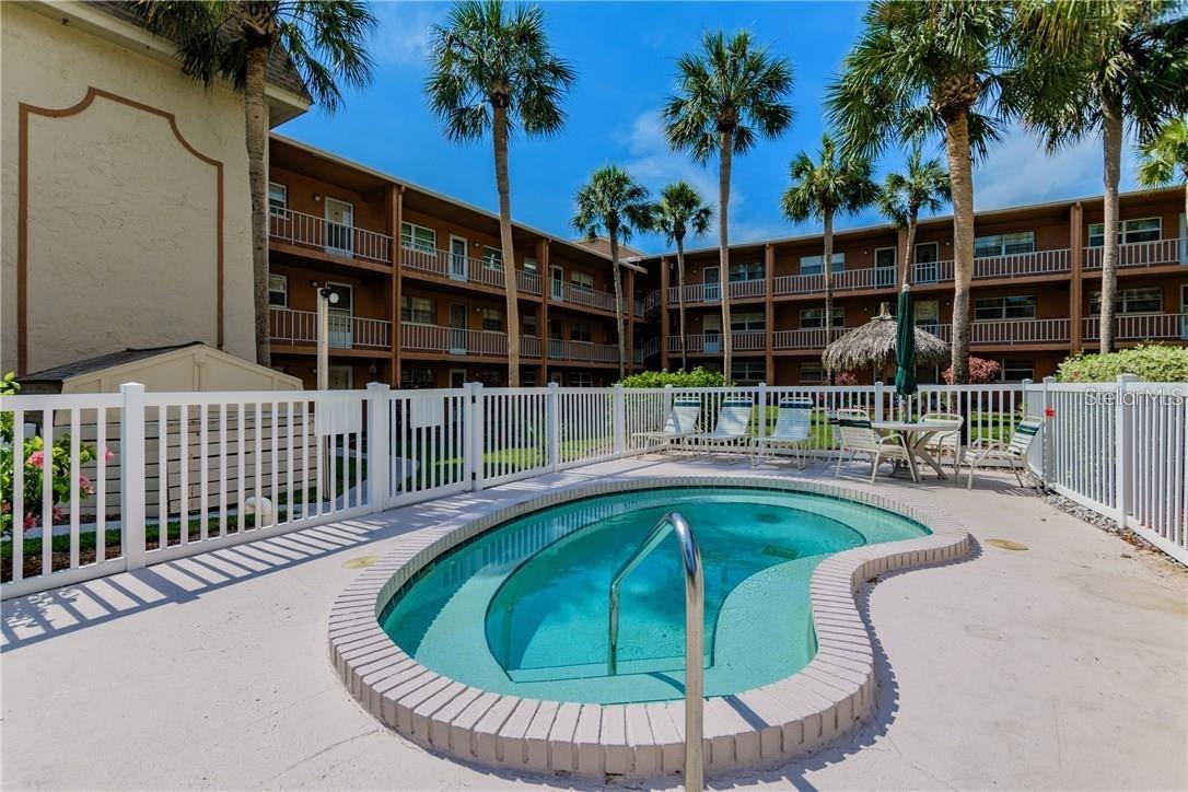 Image 18 of 22 For 12760 Indian Rocks Road 304