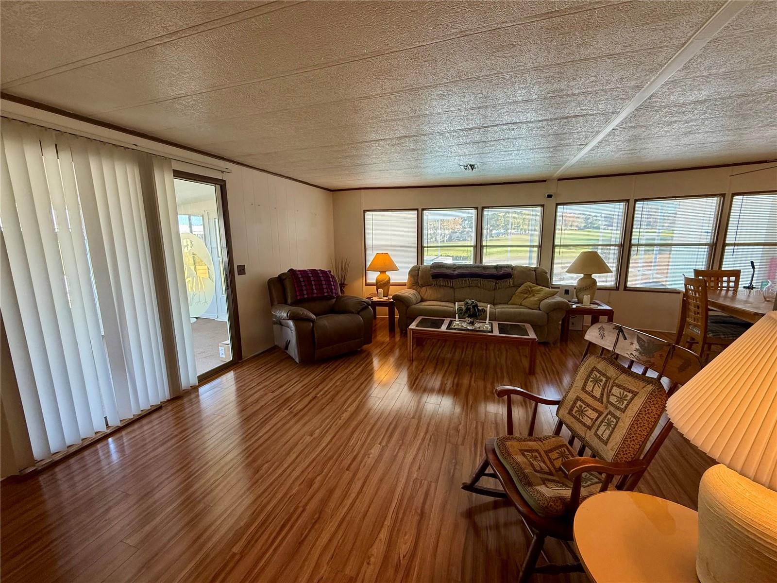 Image 21 of 37 For 8164 Highpoint Boulevard