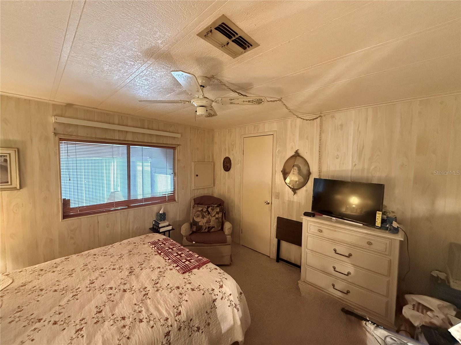 Image 32 of 37 For 8164 Highpoint Boulevard