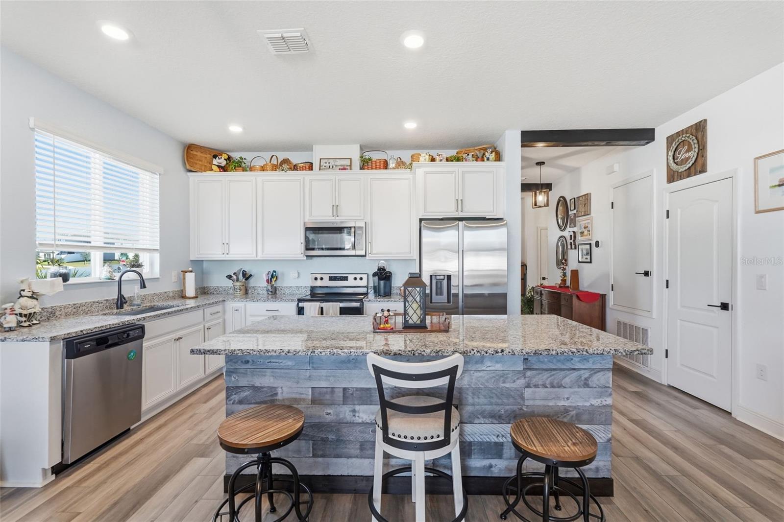 Image 13 of 45 For 2201 Gladiolus Ln Lane