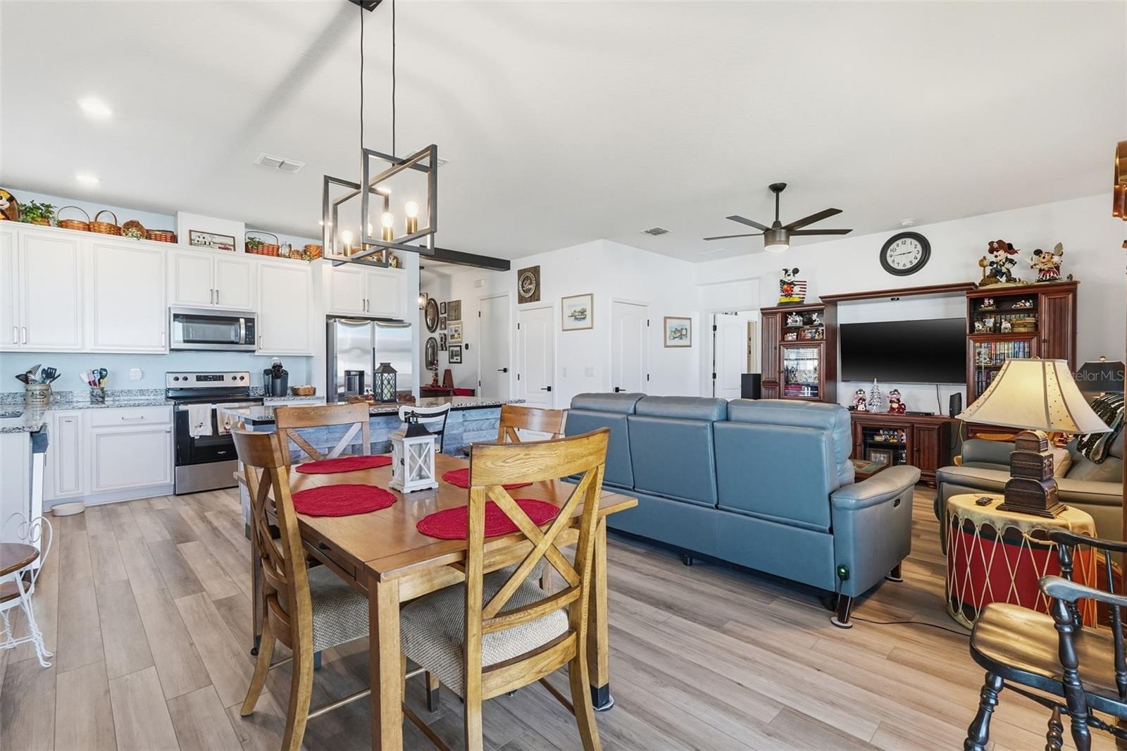 Image 17 of 45 For 2201 Gladiolus Ln Lane