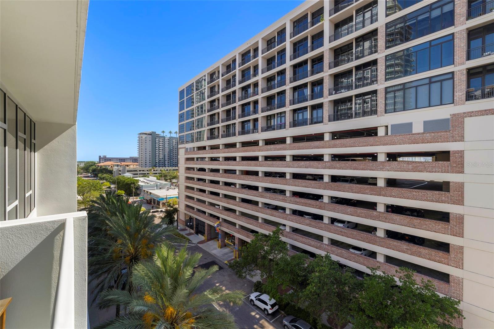 Image 20 of 52 For 145 2nd Avenue S 613