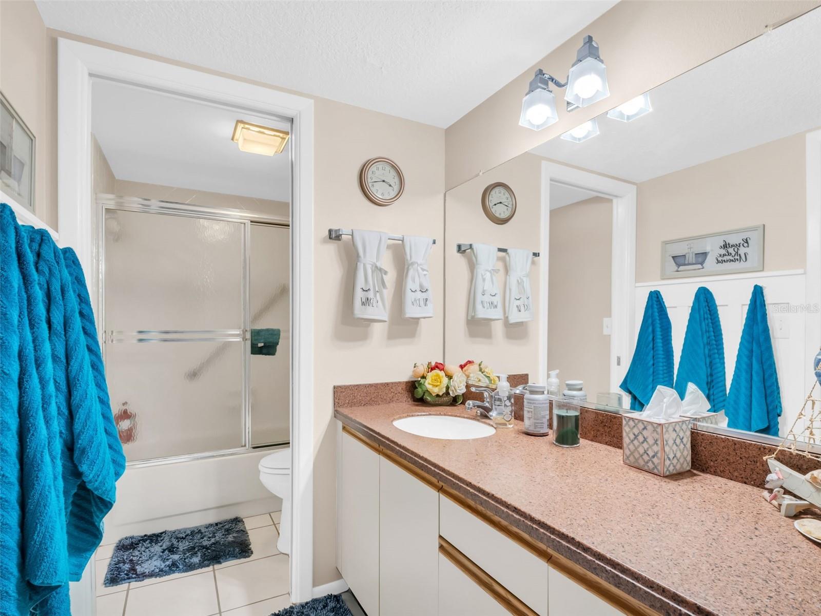 Image 23 of 56 For 2504 Oak Circle