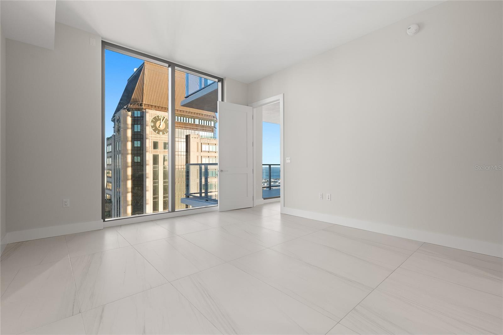 Image 11 of 84 For 275 1st Avenue S 2803