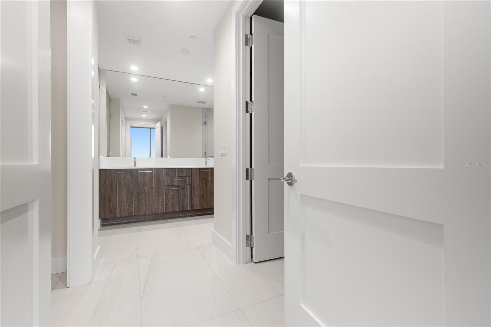 Image 12 of 84 For 275 1st Avenue S 2803