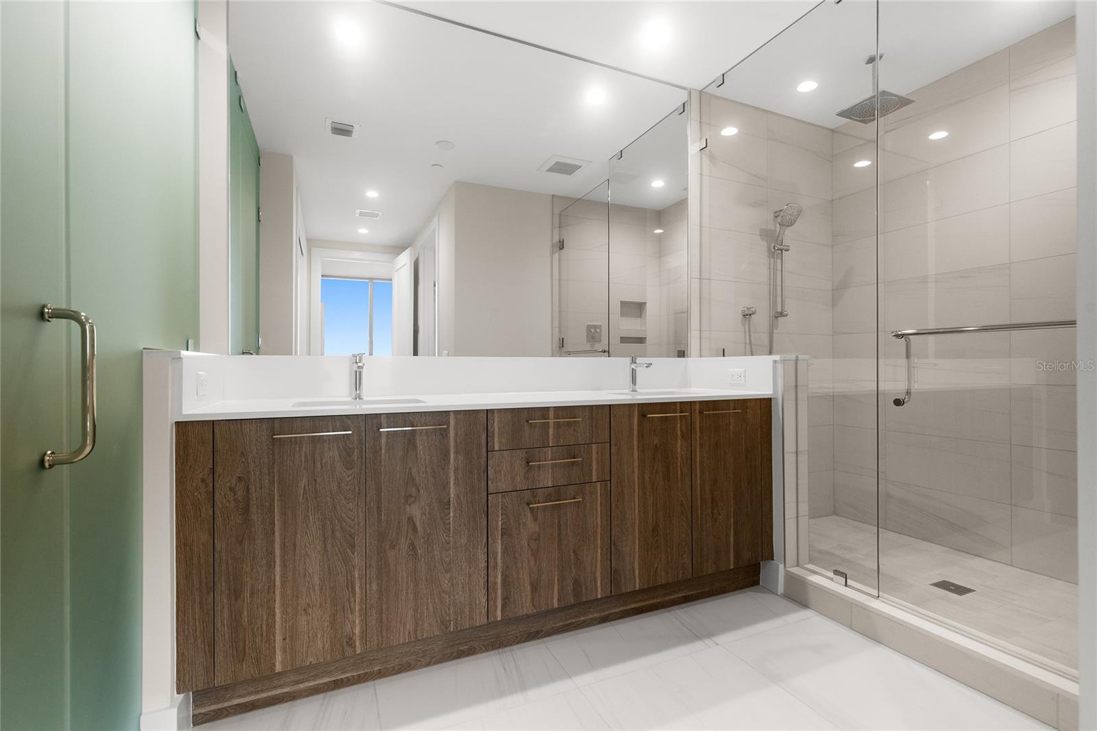 Image 13 of 84 For 275 1st Avenue S 2803