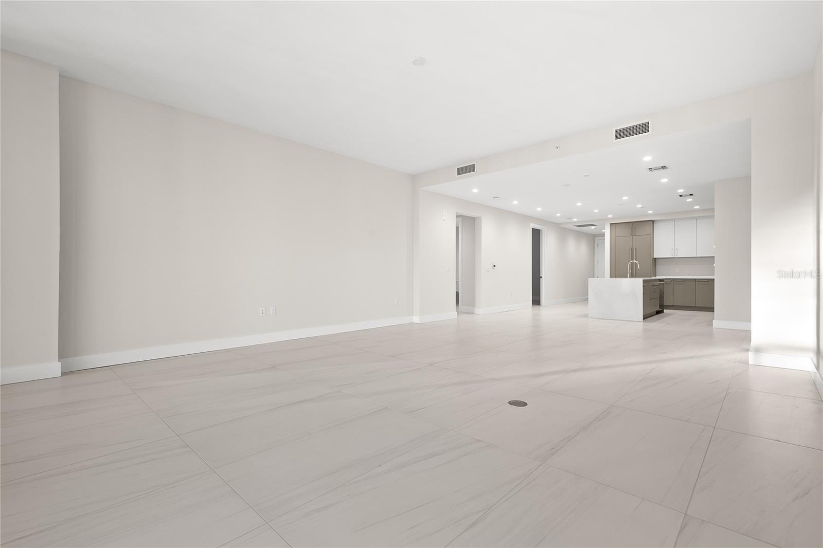 Image 23 of 84 For 275 1st Avenue S 2803