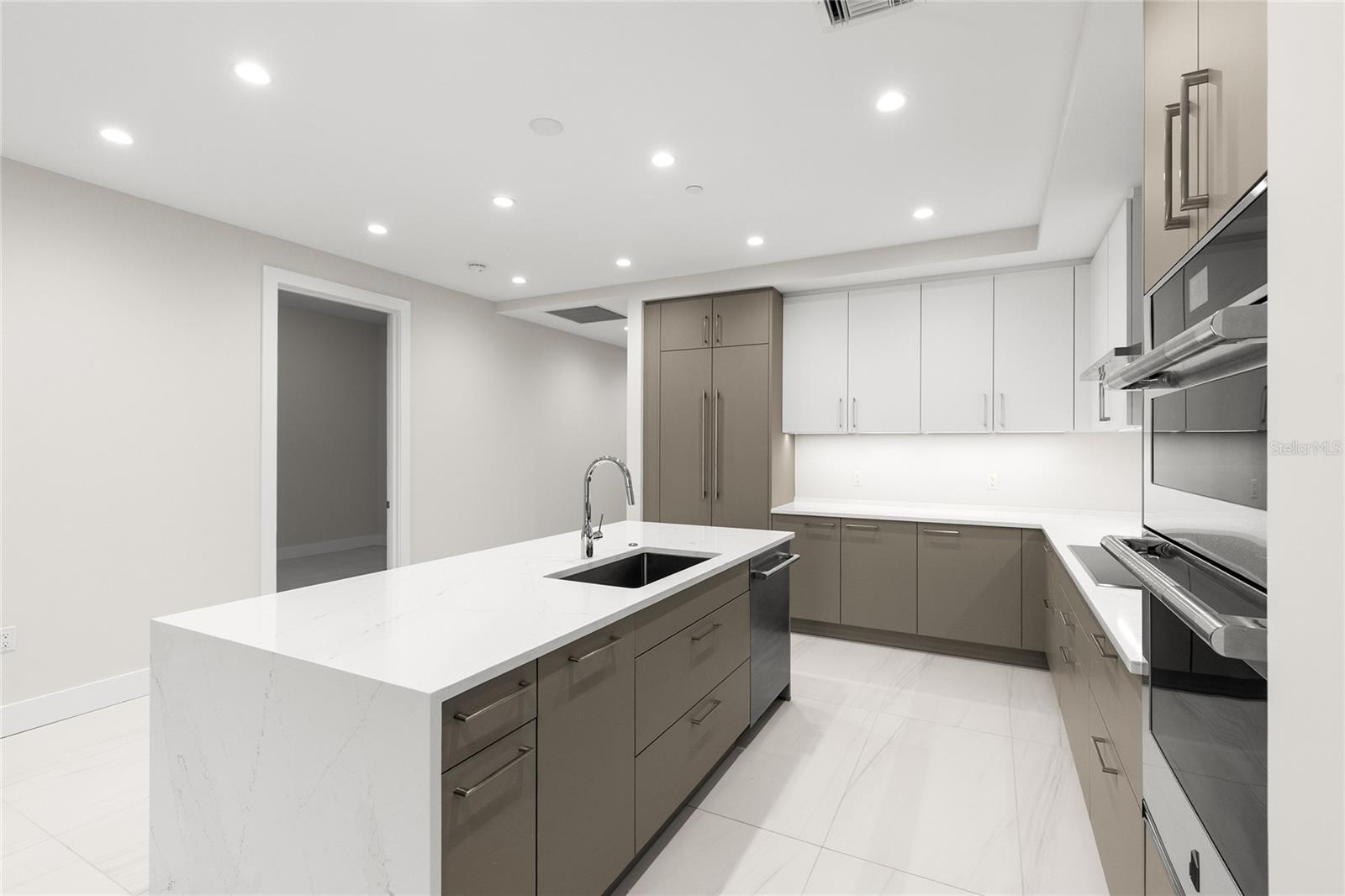 Image 29 of 84 For 275 1st Avenue S 2803