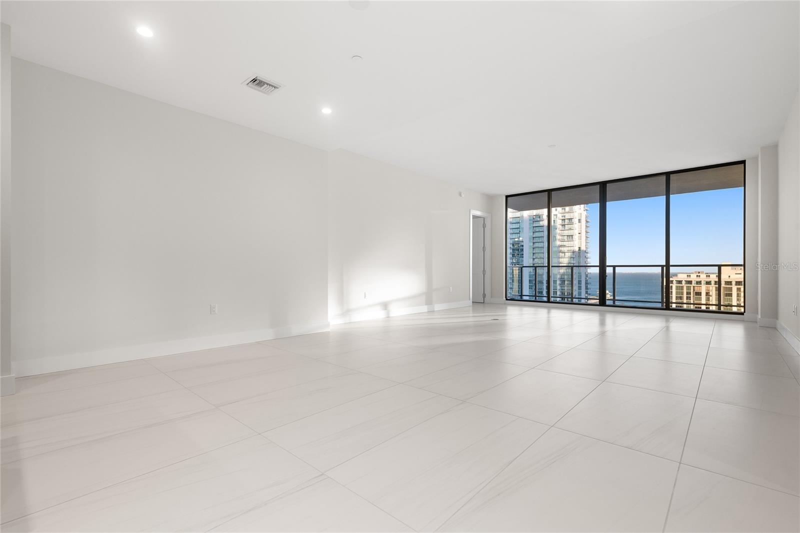 Image 3 of 84 For 275 1st Avenue S 2803