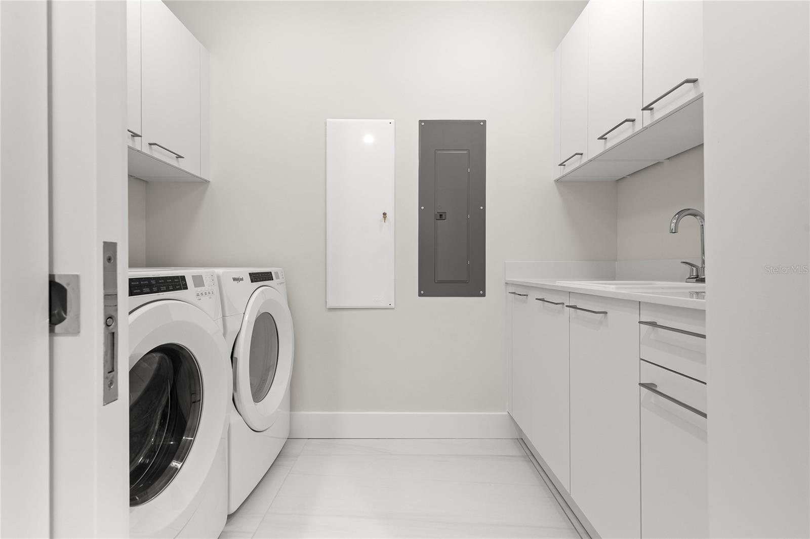 Image 31 of 84 For 275 1st Avenue S 2803